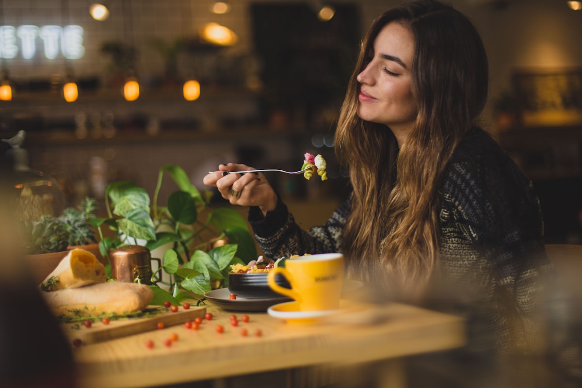 Salade colorée avec légumes variés